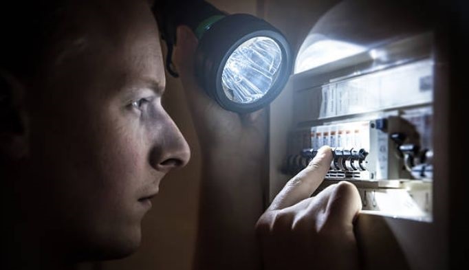 Защита бытовой техники от скачков электричества как пережить частые отключения электроэнергии, Как пережить частые отключения электроэнергии: советы по защите бытовой техники