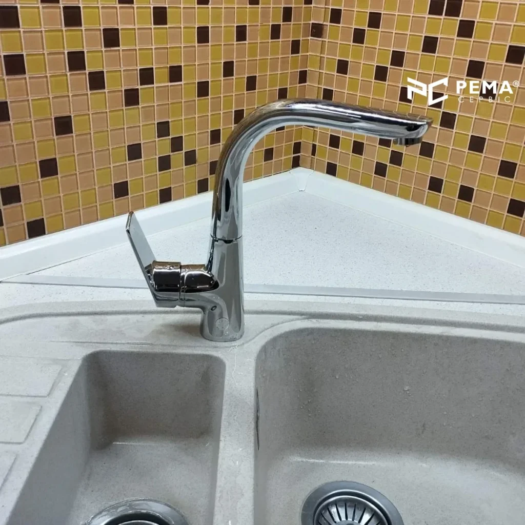 Заміна крану на кухні